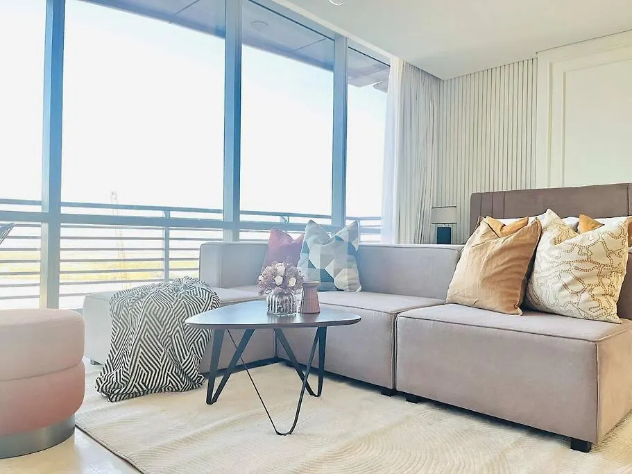 Silkhaus Sky Gardens Chic Studio DIFC Living Apartment Dubai